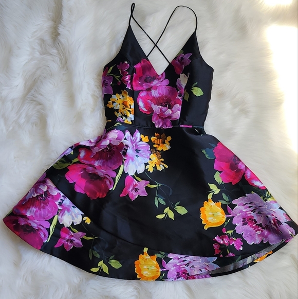 BCX Women's V Neck Mini Party Fit Flare Dress. Size 1 - Picture 3 of 8